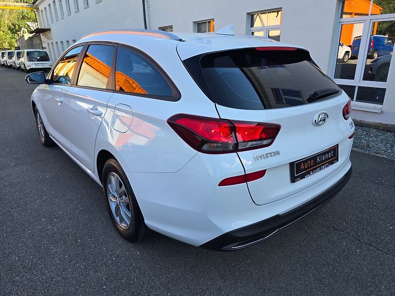 Hyundai i30 1.6CRDi COMFORT LED KAMERA NAV - fotka 5 z 39