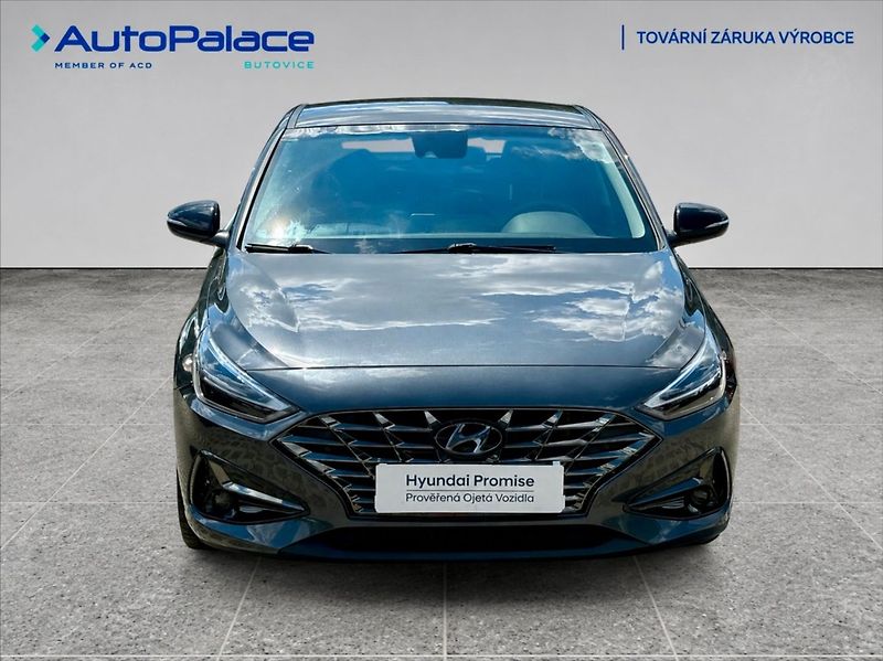 Hyundai i30 1,6 CRDI STYLE PREMIUM AT - fotka 2 z 10