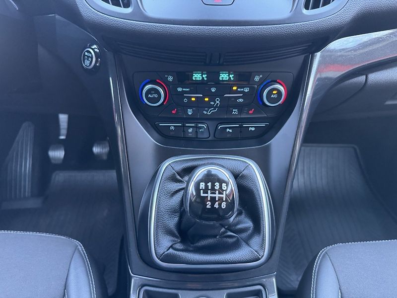 Ford Kuga (2017) 2.0TDCi AWD Xenony Kamera - fotka 8 z 49