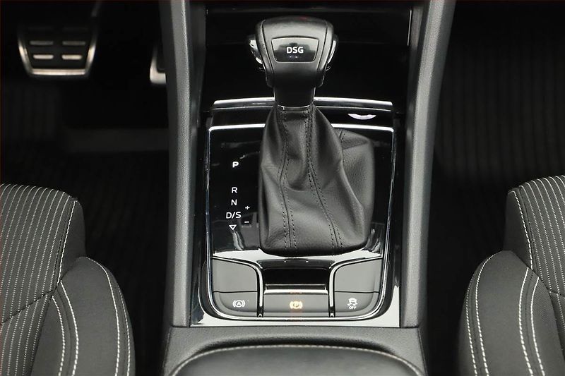 Škoda Karoq (2019) 1.6 TDI, Automat, Tempomat - fotka 10 z 17