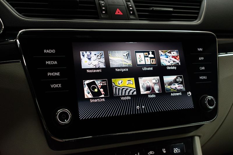 Škoda Superb 2.0 TDI L&K*TAŽNÉ*DPH*ČR 1.MAJ - fotka 35 z 52