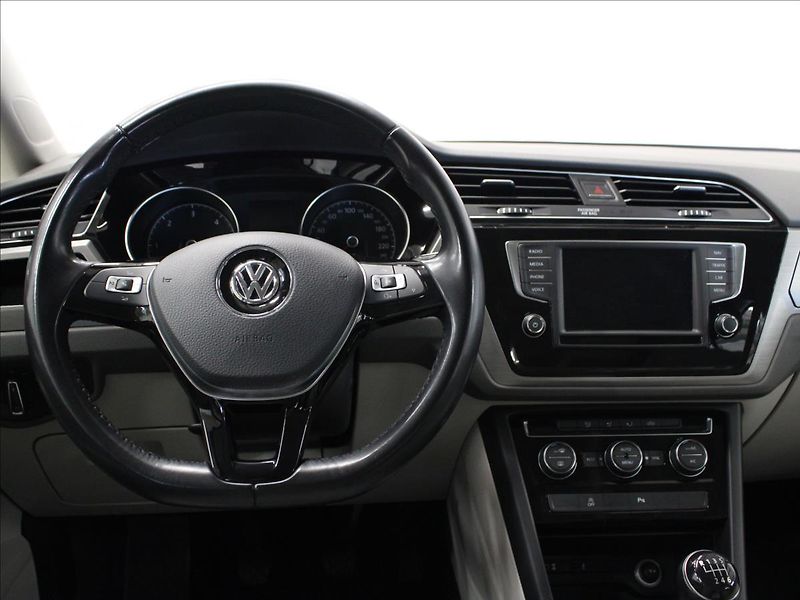 Volkswagen Touran 2,0 TDI 110KW LED 1.majitel - fotka 26 z 30