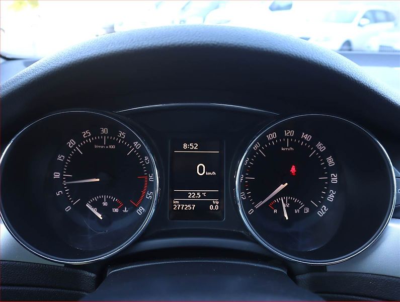 Škoda Superb (2012) 2.0 TDI, Serv.kniha, Tempomat - fotka 11 z 17