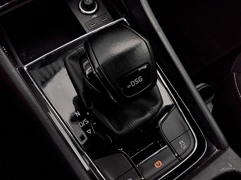 Škoda Karoq (2021) Ambition 2,0 Tdi 85 kw DSG - fotka 21 z 36