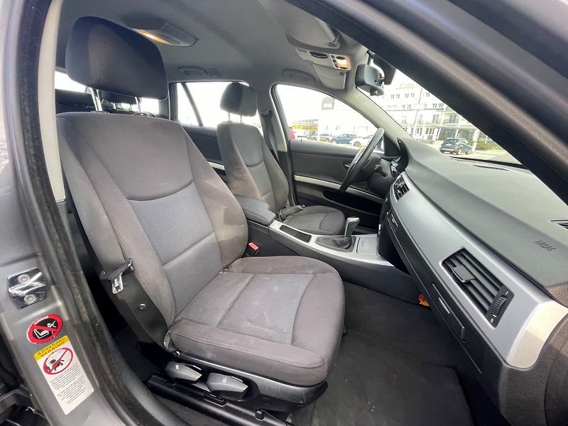BMW Řada 3 320d Touring - fotka 13 z 30