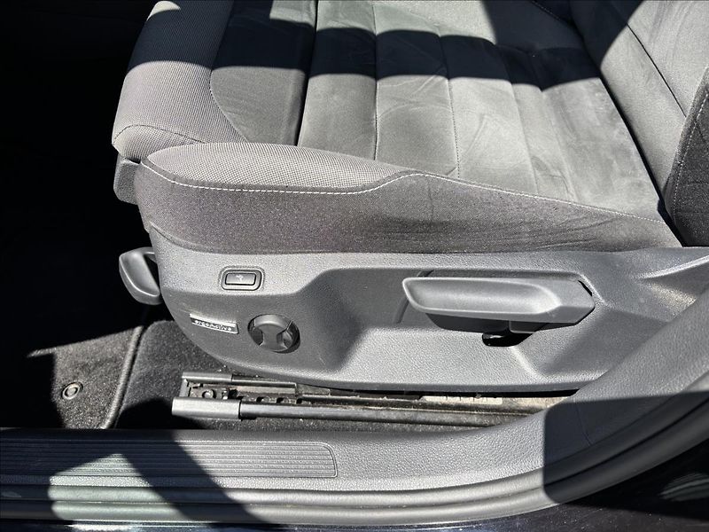 Volkswagen Golf 1,0 TSI 81 kW Comfortline - fotka 23 z 48