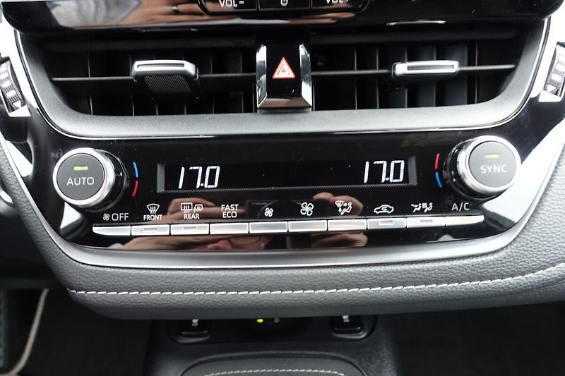 Toyota Corolla 2.0 hybrid e-CVT X6 Style - fotka 24 z 34