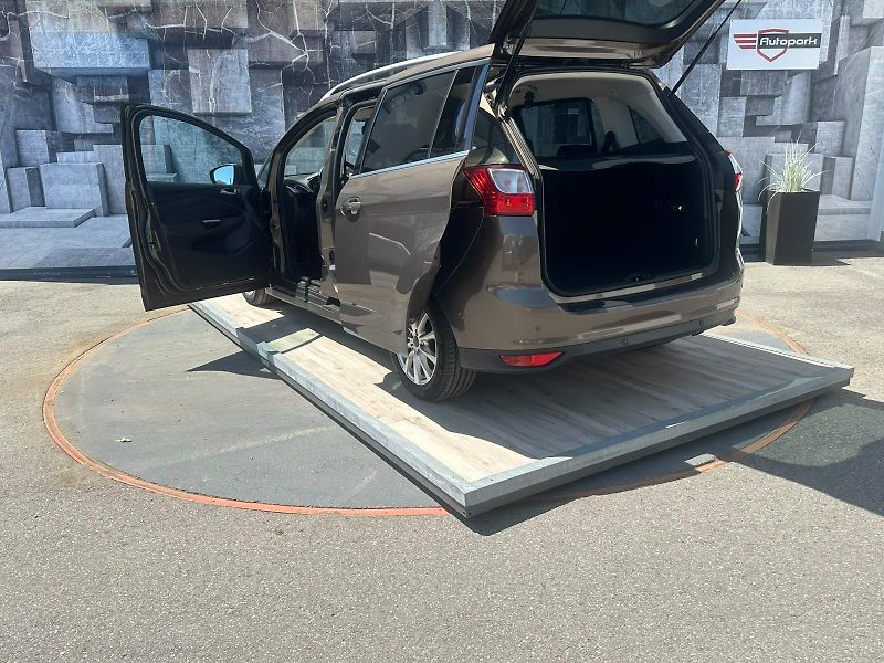 Ford Grand C-MAX (2016) 2.0TDCi, 110KW, TITANIUM - fotka 9 z 23
