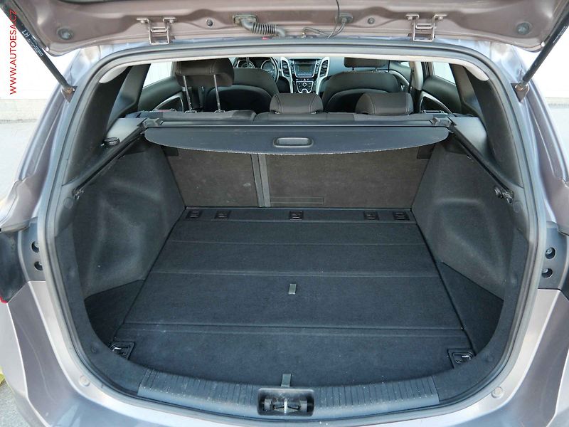 Hyundai i30 (2015) 1.6 MPi, 2.maj,ČR, AC, tempo - fotka 7 z 18