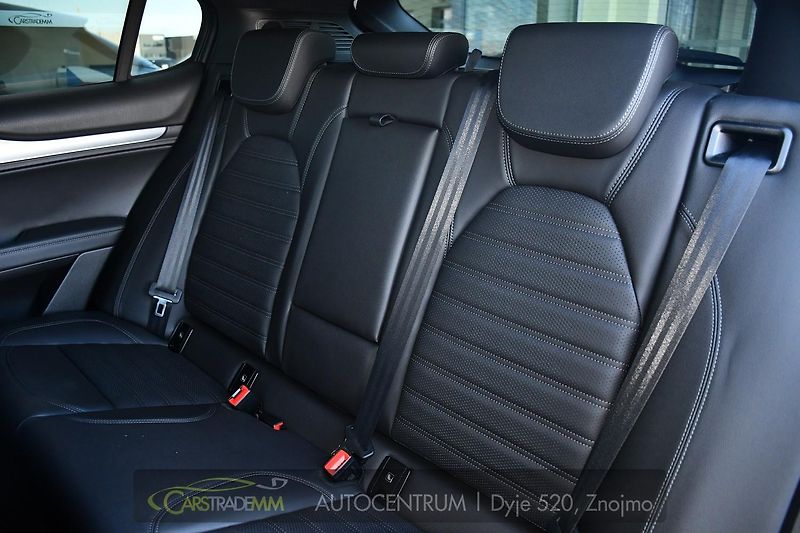 Alfa Romeo Stelvio 2.2D 16V 154kW Veloce AT8-Q4 - fotka 14 z 51