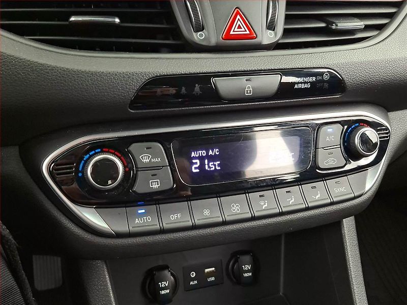 Hyundai i30 (2019) 1.4 T-GDI, Automat, Serv.kniha - fotka 17 z 23