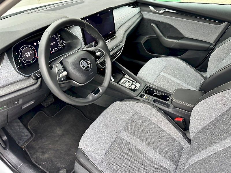 Škoda Octavia (2024) 1.5 TSI 110kW MHEV Top Selecti - fotka 6 z 26