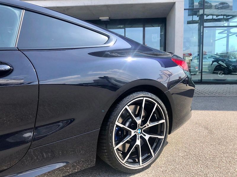 BMW Řada 8 (2025) M850i xDrive Coupé 08/2025 - fotka 6 z 15