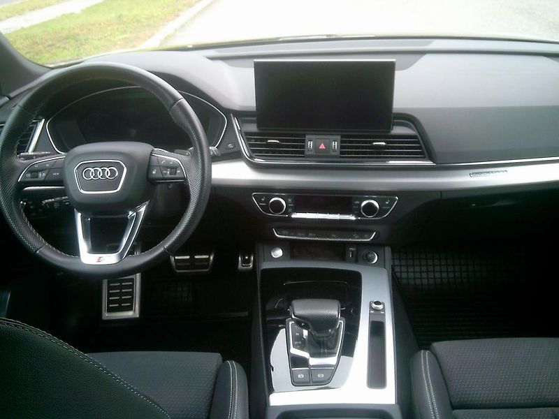 Audi Q5 (2023) 2.0 TDi  S LINE 40  150kW - fotka 9 z 16