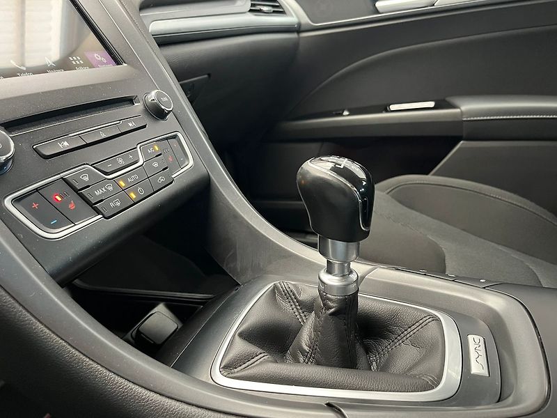 Ford Mondeo 2.0 TDCi Titanium manuál Cebia - fotka 24 z 49