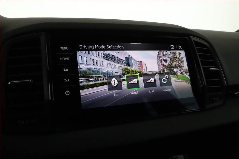 Škoda Karoq (2025) 1.5 TSI, SPORTLINE, SENZORY - fotka 13 z 18