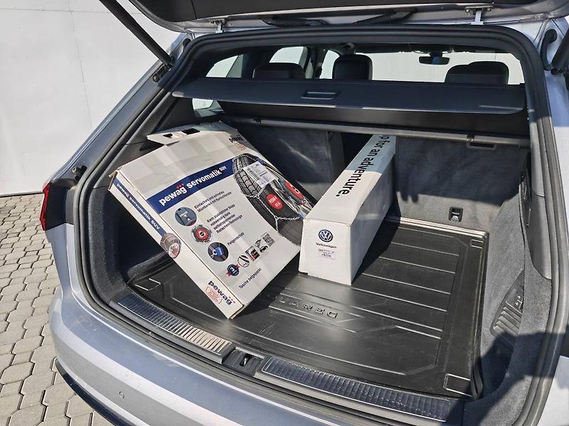 Volkswagen Touareg R-line 8TT 3,0TDI - fotka 27 z 28