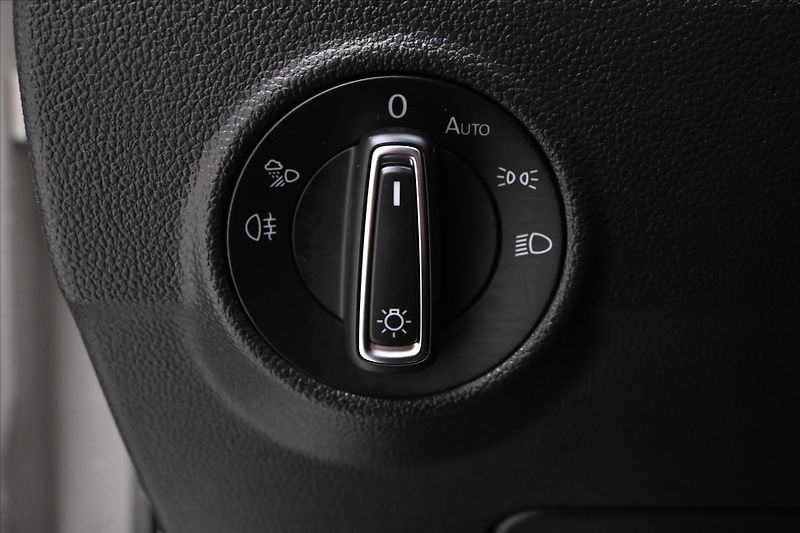 Volkswagen T-Roc 2,0 TDI 110 kW DSG STYLE Záruk - fotka 25 z 29