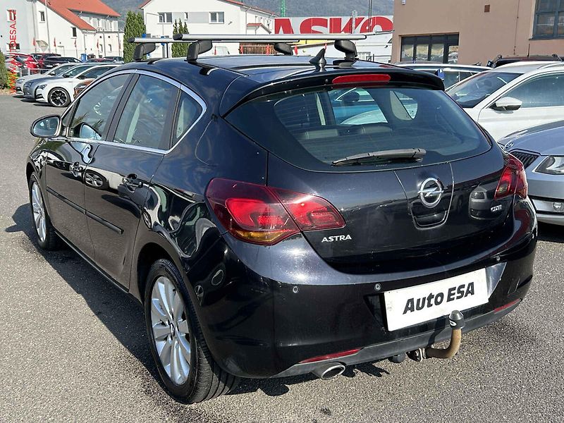 Opel Astra (2010) 2.0CDTi, ČR, AT, STK5/28 - fotka 5 z 15