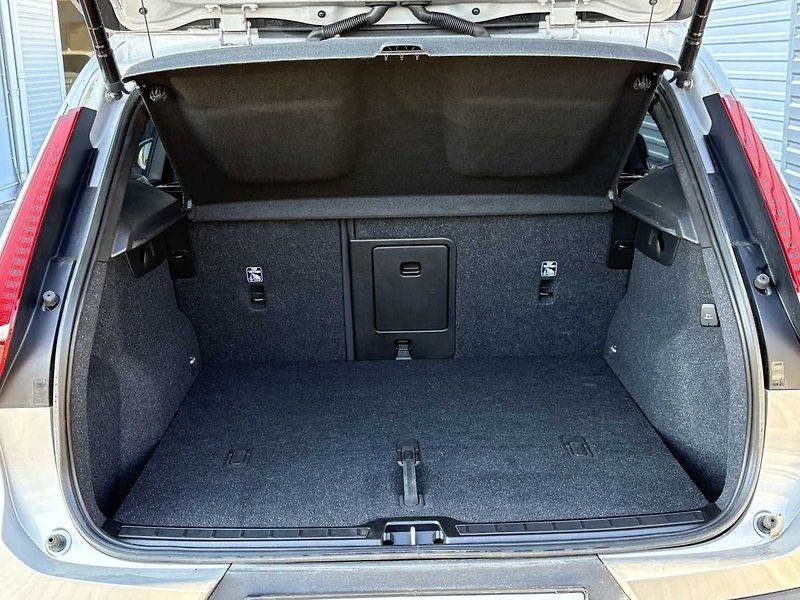 Volvo XC40 CORE B3, kamera, 19 - fotka 16 z 21