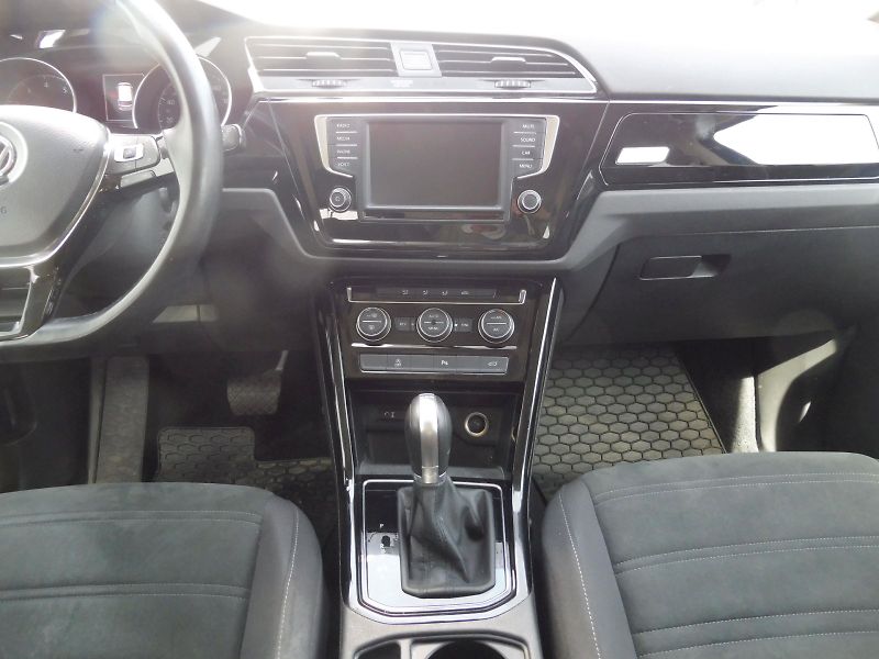 Volkswagen Touran (2016) Highline 1,4 TSI 110kW DSG - fotka 11 z 26