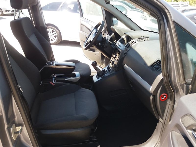 Opel Zafira 1.6 16V,7.MÍST,KLIMA! - fotka 12 z 19