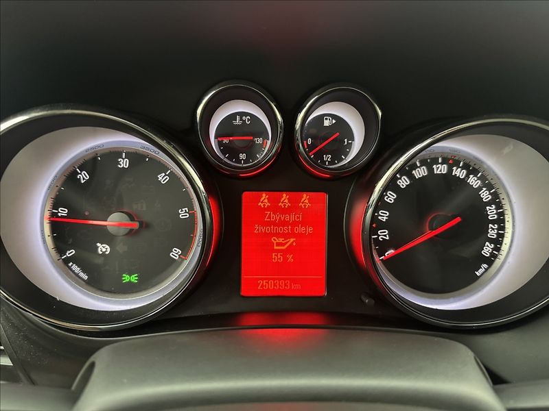 Opel Zafira 2,0 96kW VÝHŘEV SENZORY DPH ČR - fotka 13 z 35
