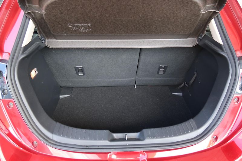 Mazda 2 1,5 G90 AT, kamera, záruka - fotka 15 z 34