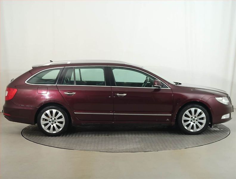 Škoda Superb (2010) Elegance 2.0 TDI, Automat - fotka 6 z 18