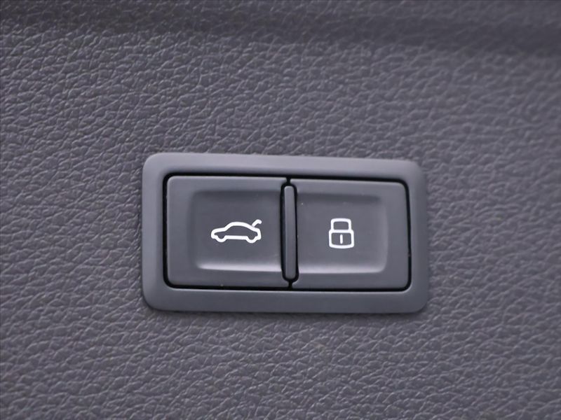 Audi Q5 2,0 TDI S-line 4x4 CZ - fotka 11 z 32