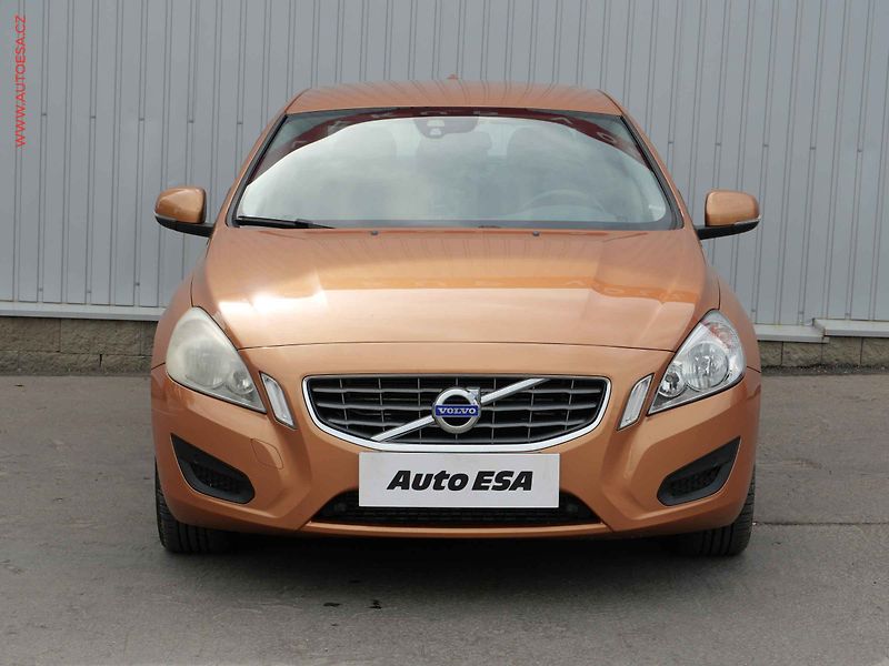 Volvo S60 (2011) 2.0 T, AC, park.asist - fotka 2 z 18