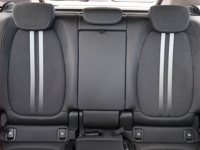 BMW X1 (2022) Innovation xDrive18d - fotka 10 z 21