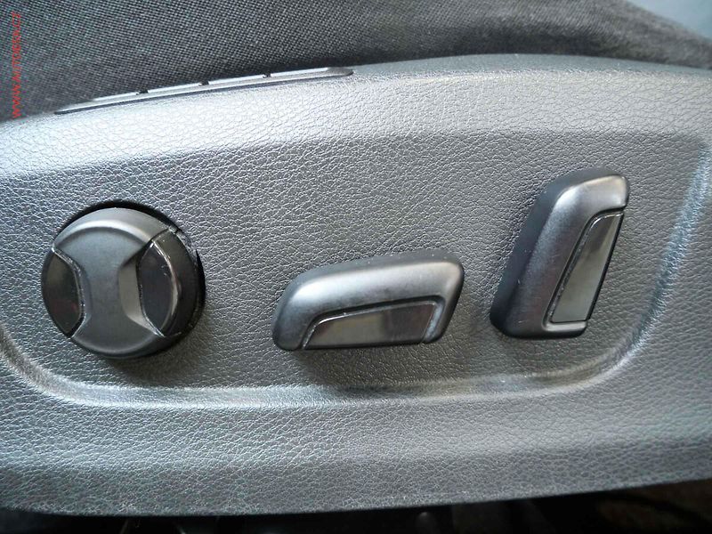 Škoda Superb (2016) 2.0TDi, ČR, Bixen, AC, park - fotka 13 z 21