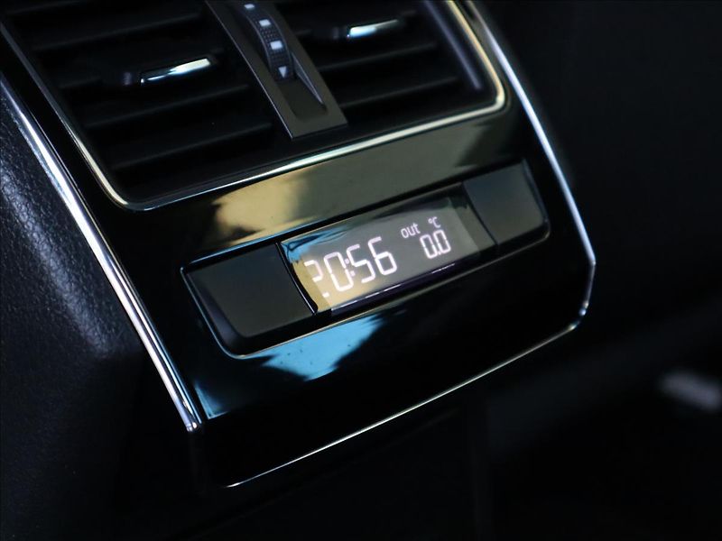 Škoda Superb 2,0 TDi, Kessy, FrontAssist, P - fotka 27 z 40