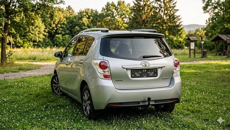 Toyota Verso 1.6 97 kw  Rezervace - fotka 20 z 27