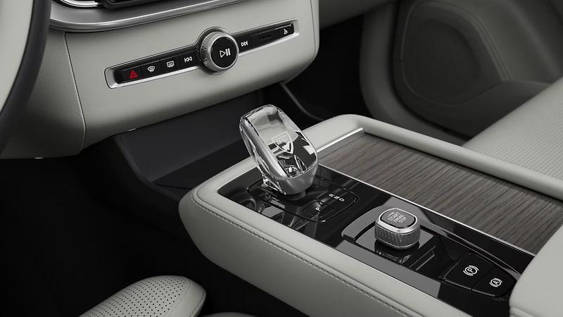 Volvo XC90 (2026) PLUS 360°kam., Vyhř.č.skl, taž - fotka 10 z 10
