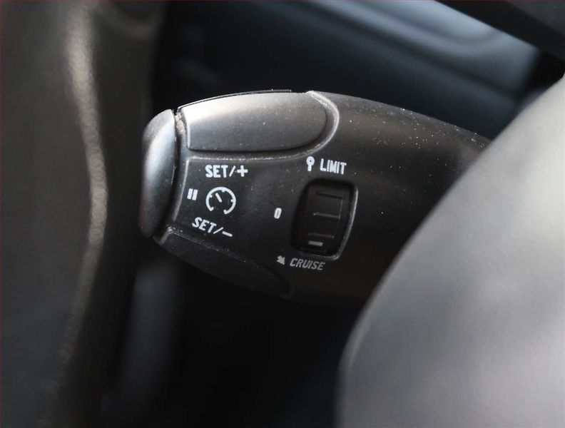 Peugeot 208 (2013) 1.4 VTi, Serv.kniha, nová STK - fotka 16 z 18