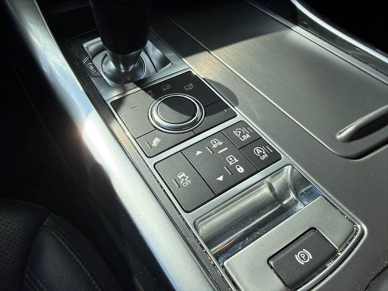 Land Rover Range Rover Sport 3,0 SE SDV6 - fotka 20 z 26