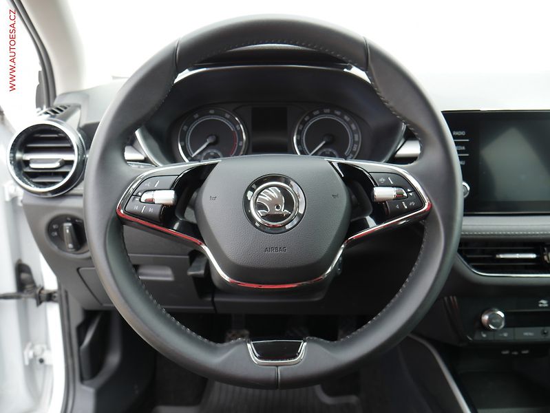 Škoda Fabia (2022) 1.0 TSI, 1.maj,ČR, Style, LED - fotka 13 z 20