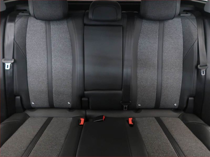 Peugeot 3008 (2019) Allure 1.6 PureTech, Automat - fotka 10 z 17