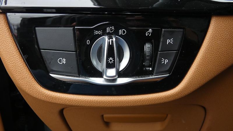 BMW Řada 5 530d xDrive - fotka 10 z 25