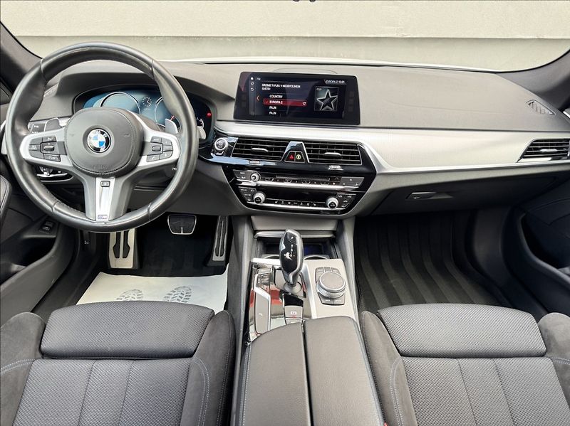 BMW Řada 5 3,0 530d xDrive Mpaket původČR - fotka 25 z 50