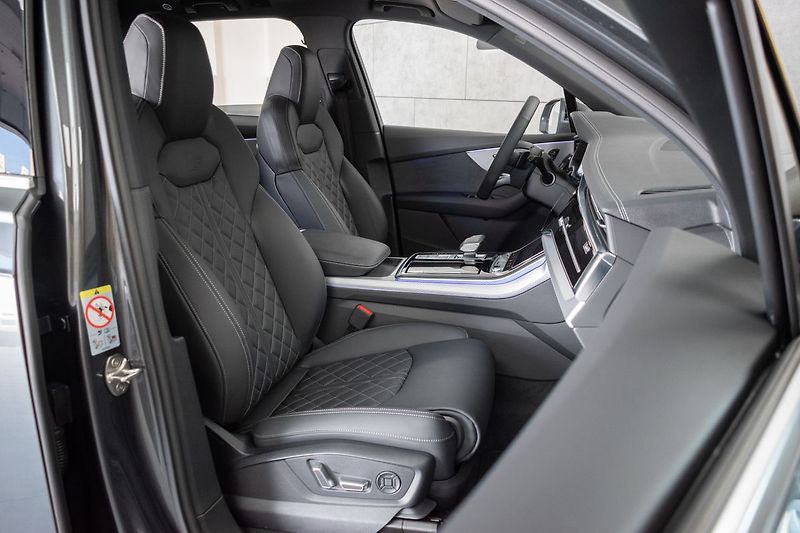 Audi Q7 55 TFSI e *S-LINE*4x4*AIR*DPH* - fotka 12 z 52