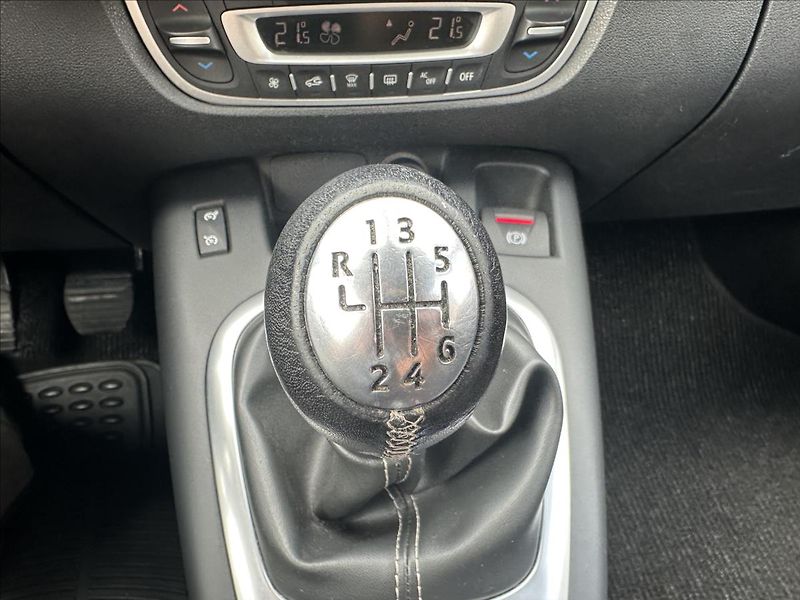 Renault Grand Scénic 1,6 dCI 7.MÍST - fotka 17 z 28
