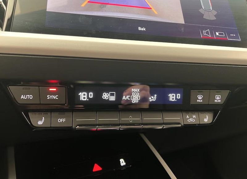 Audi Q4 50 e-tron Q Kamera Matrix - fotka 13 z 31