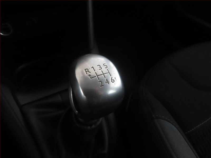 Peugeot 208 (2012) Active 1.6 e-HDi, Navi - fotka 13 z 16