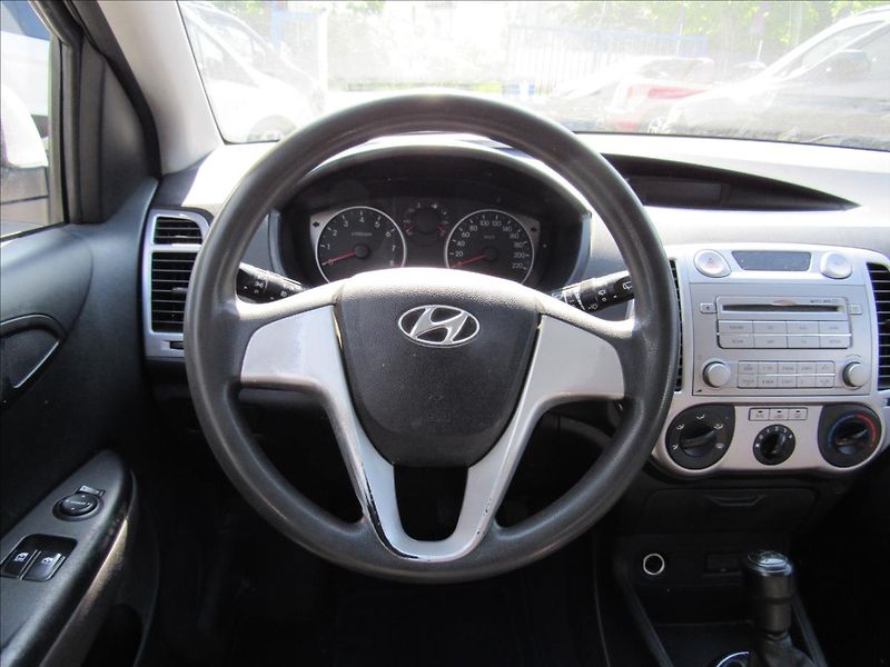 Hyundai i20 1,2 i 57kW - fotka 12 z 24