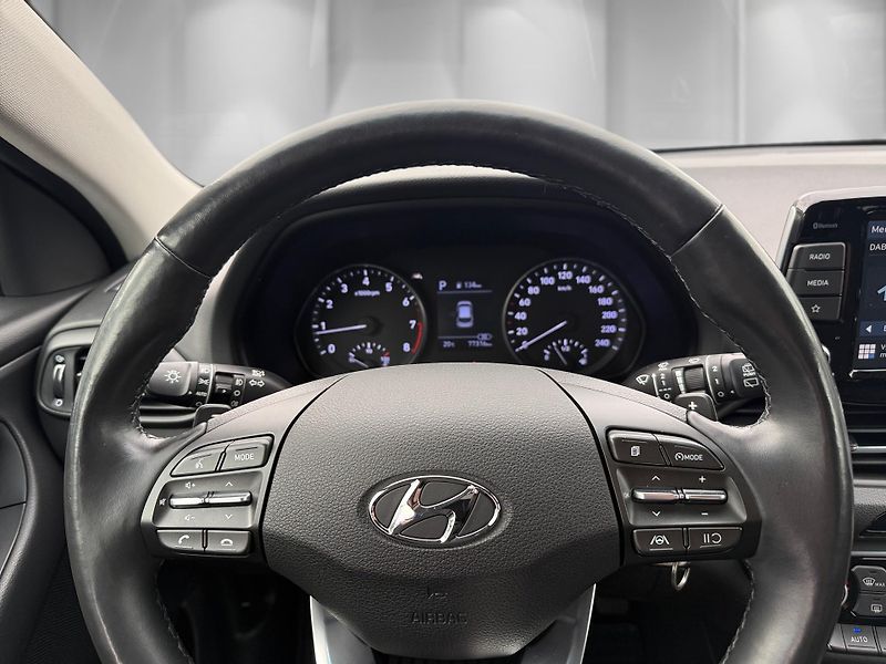 Hyundai i30 (2021) 1,5 T-GDi 117 kW SMART DCT - fotka 16 z 24