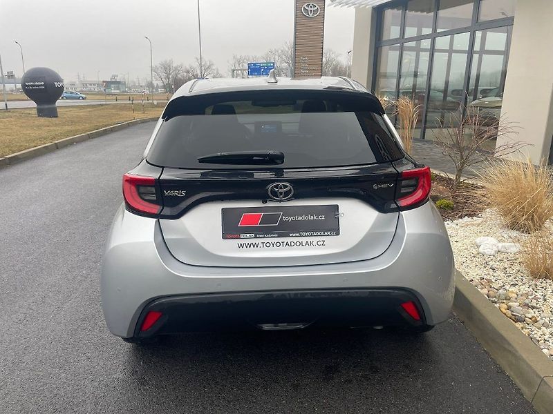 Toyota Yaris 1.5 Hybrid 116HP Style - fotka 12 z 28