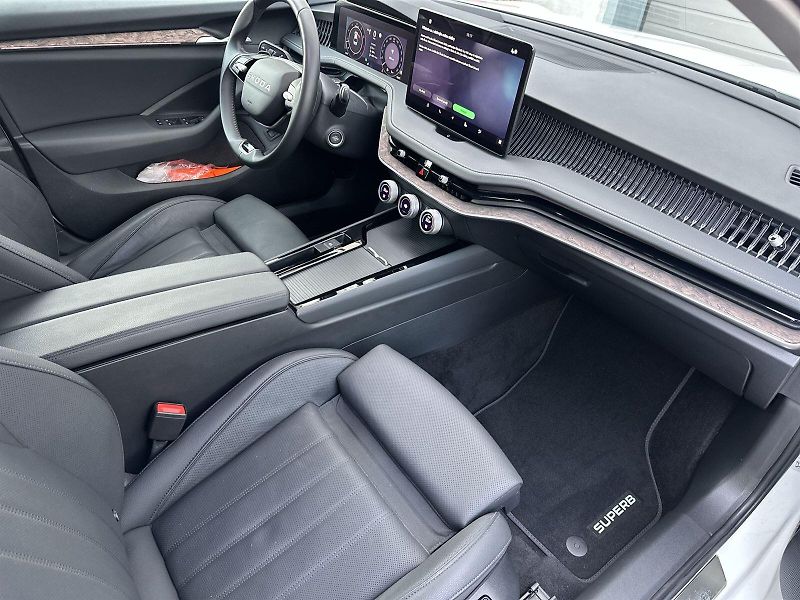 Škoda Superb (2025) 2.0 TSI 4x4 DSG L&K - fotka 8 z 40